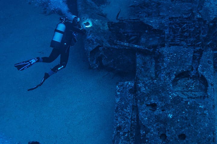 Moratai-Islands Diving in the deep sea