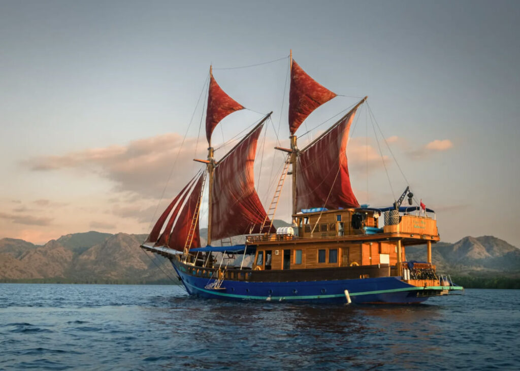 tiger blue phinisi