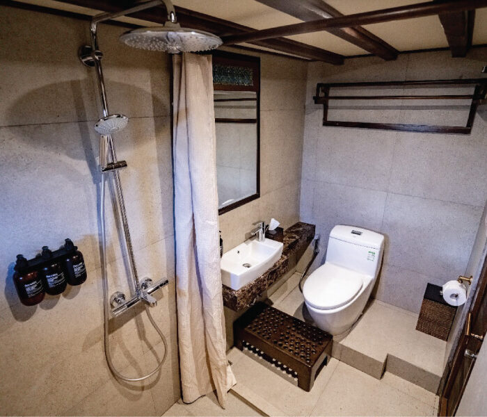 bathroom-cabin-kembara-3-and-5