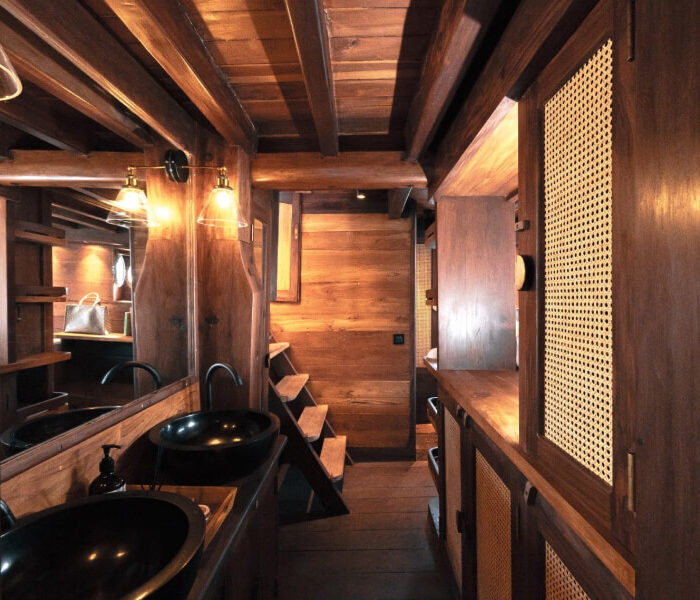 master-cabin-bathroom