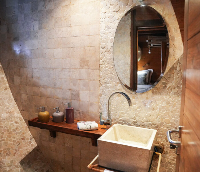 bathroom triple bed tiare