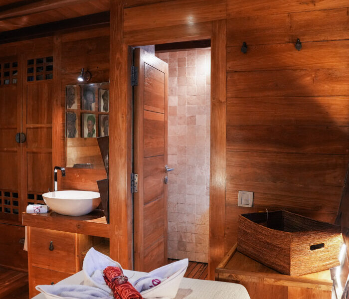 bathroom twin bed tiare