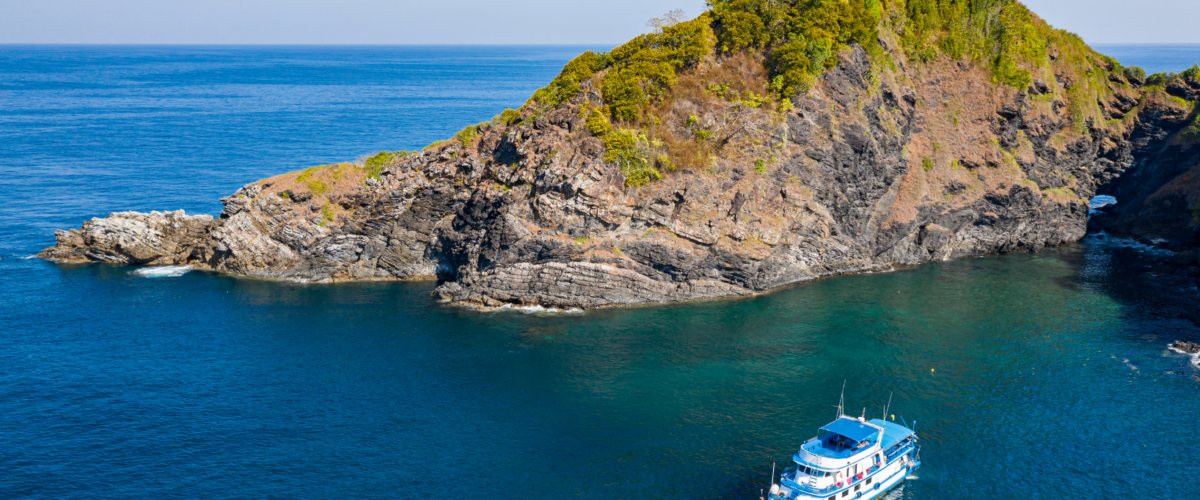 High end liveaboard