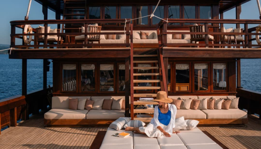 high-end liveaboard experience