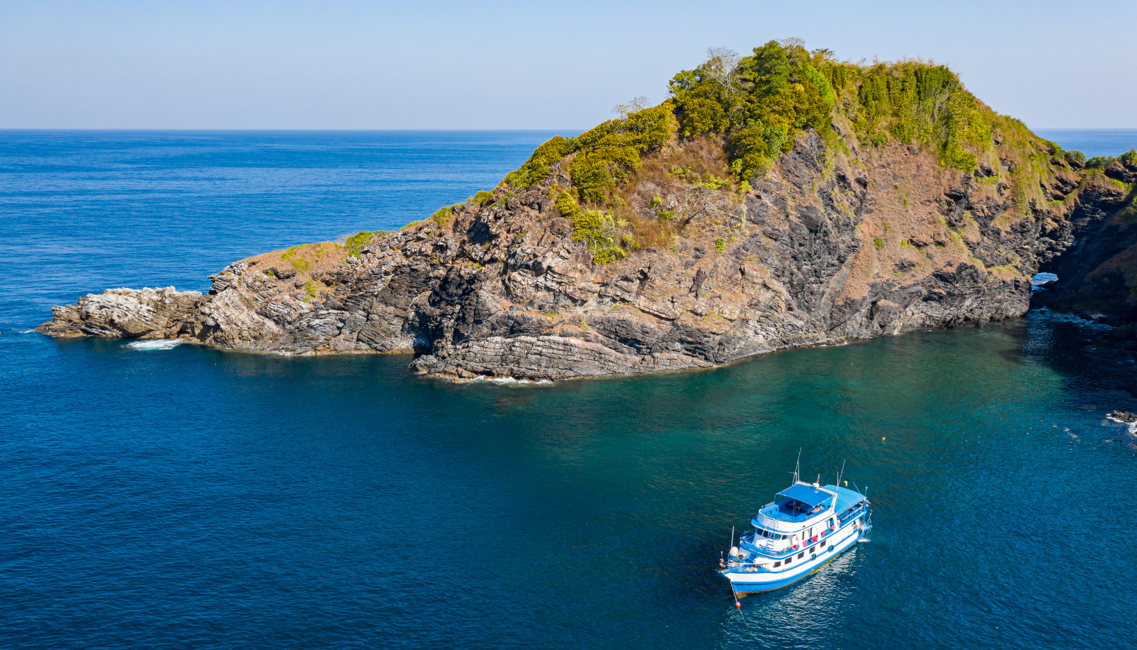 High end liveaboard