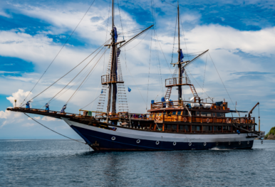 liveaboard diving