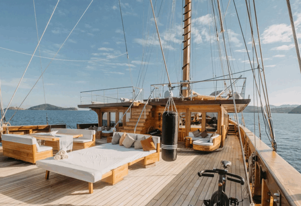 best private yatch indonesia